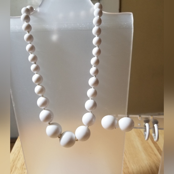 Source Unknown Jewelry - Vintage White Necklace Japan with Earrings